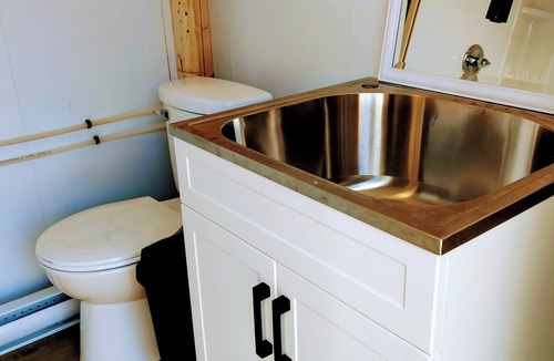 Smiths Corner Cabin | Bunkie Cabin(dbl bed with dbl Bunkie bed) close to Lakes,Zipline,Ski & Vineyards