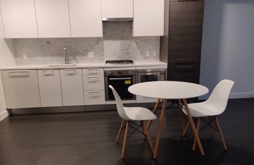 Metrotown Condo | Burnaby Metropolis Metrotown/1bedroom Condo/Skytrain Across the Street/Pool/Gym