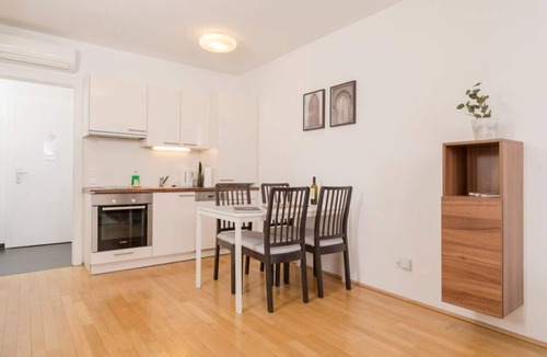 Schottenfeld Apartment | Business Balcony Apartment Neubau