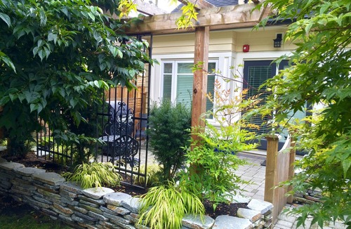 Riley Park-Little Mountain Cottage | Buttercup Guest House