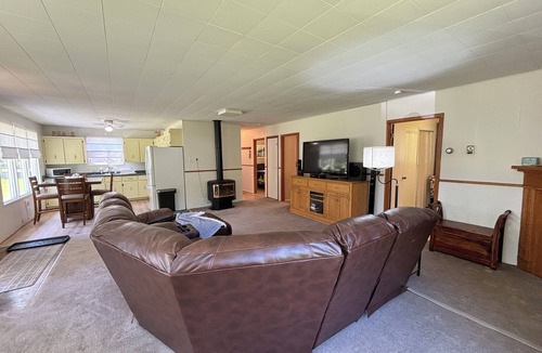 Sauble Beach House | By The Beach - Affordable Sauble Beach Getaway