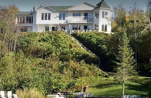 Ferme-Neuve Apartment | Unit A - 3 Bedrooms Private/Beachfront/Kayaks,/Starlink Internet