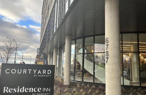Cote-Des-Neiges—Notre-Dame-De-Grace Hotel | 50 m² Hotel ∙ 8 guests