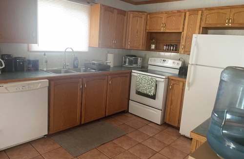Saskatchewan House | 4 Season Cozy Rustic Loft Cabin along Last Mountain Lake. Pet friendly.