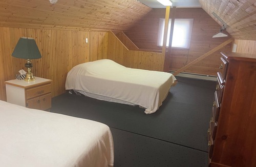 Saskatchewan House | 4 Season Cozy Rustic Loft Cabin along Last Mountain Lake. Pet friendly.