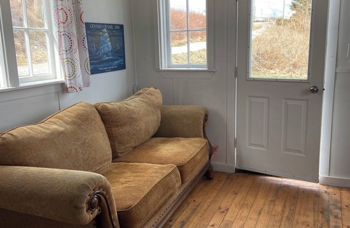 Darlings Lake Cottage | Awesome Lakeside 1 bedroom cottage.