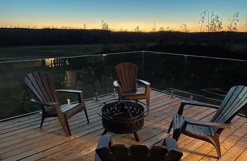 Grey Highlands Ski Chalet | 5 bedroom, 3 bath, New build!, Beaver Valley! Niagara Escarpment View!