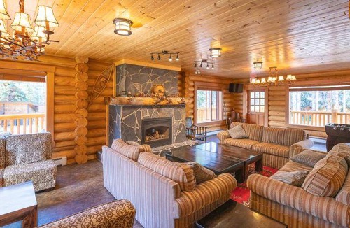 Castle Junction Cabin | 79 m² Lodge ∙ 2 bedrooms ∙ 6 guests