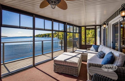 Bobcaygeon Cottage | Expansive luxury cottage on Pigeon Lake! 2 Bunkies, Watertoys and Firepits!