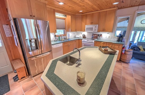 Rideau Lakes House | Lakeside Retreat with Private Dock | Brooks Bay Cottage