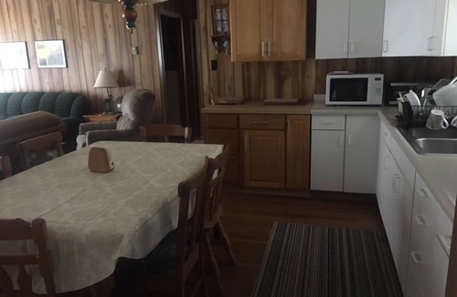Leeds and the Thousand Islands Cottage | Charleston Lake Front Cottage 4 Bedroom
