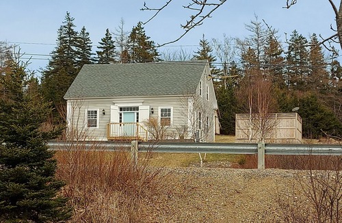 Guysborough County House | Cozy Harbour House - Scenic-relaxing-waterfront