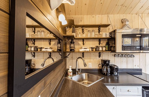 Notre-Dame-Auxiliatrice-de-Buckland Ski Chalet | Beausite Tourisme-Lac, river spa, micro farm, estate trail, view of the mountain