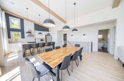 Notre-Dame-Auxiliatrice-de-Buckland Ski Chalet | Spa, Mountain, Pool table - Le Haut 132