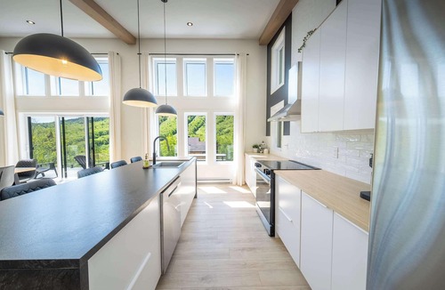 Notre-Dame-Auxiliatrice-de-Buckland Ski Chalet | Spa, Mountain, Pool table - Le Haut 132