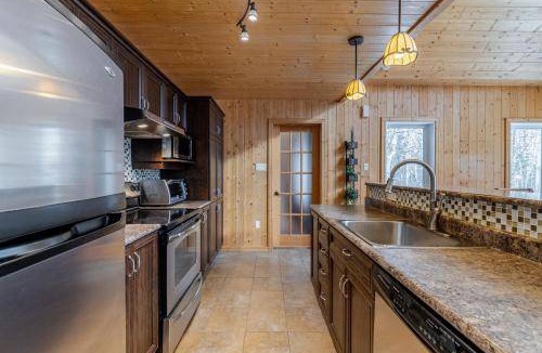 Petite-Riviere-Saint-Francois Ski Chalet | 260 m² Chalet ∙ 4 bedrooms ∙ 10 guests
