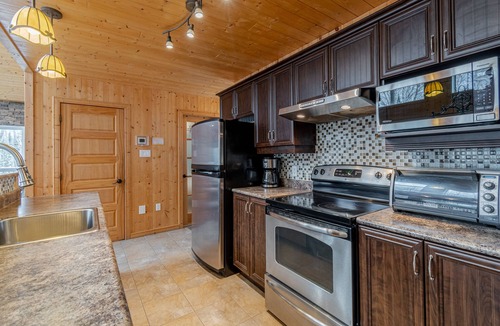 Petite-Riviere-Saint-Francois House | Le Rêveur ⎮Ski, Hot Tub, Fresh Air & Relaxation