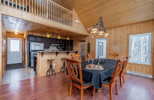 Petite-Riviere-Saint-Francois House | Le Rêveur ⎮Ski, Hot Tub, Fresh Air & Relaxation