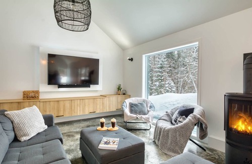 Petite-Riviere-Saint-Francois Ski Chalet | Cocotte d'hiver - Warm with Spa