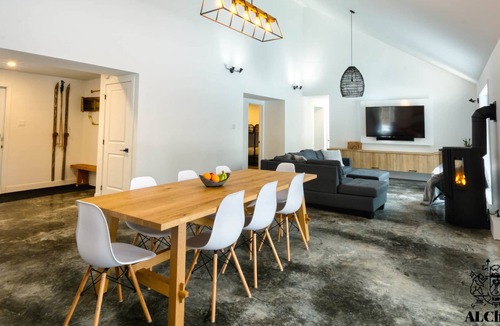 Petite-Riviere-Saint-Francois Ski Chalet | Cocotte d'hiver - Warm with Spa