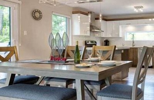 Petite-Riviere-Saint-Francois House | Mountain, Spa & Pool table - Maison des Erables