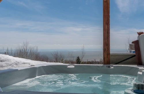 Petite-Riviere-Saint-Francois House | Le Montagnard Private SPA, Magnificent View of the River