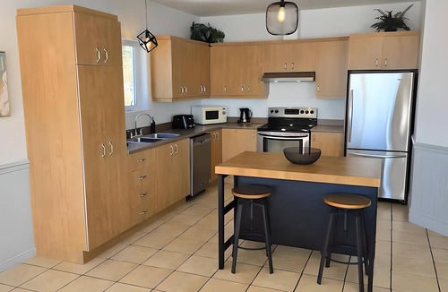 Petite-Riviere-Saint-Francois House | BLEUZEN CHALET.VU fleuve et Massif, Spa, 5 bdrms, 2 kitchens 2 living rooms 2 fireplaces WoW!