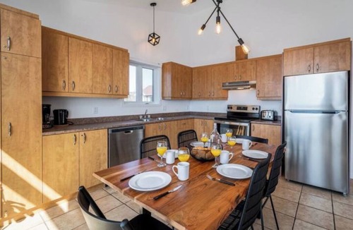 Petite-Riviere-Saint-Francois House | BLEUZEN CHALET.VU fleuve et Massif, Spa, 5 bdrms, 2 kitchens 2 living rooms 2 fireplaces WoW!