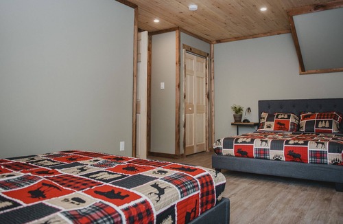 L'lle-du-Grand-Calumet Cottage | Lux/waterfront all inclusive on Ottawa River🛶🚣🎣