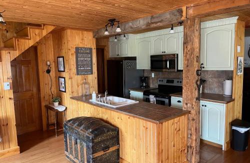 St-Francois-de-l'Ile-d'Orleans Ski Chalet | La Maison Jaune