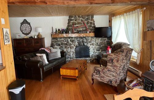 St-Francois-de-l'Ile-d'Orleans Ski Chalet | La Maison Jaune