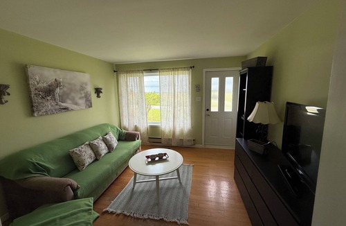 Saint-Laurent-de-l'ile d'Orleans Villa | House Ile D'Orleans Chez Joe