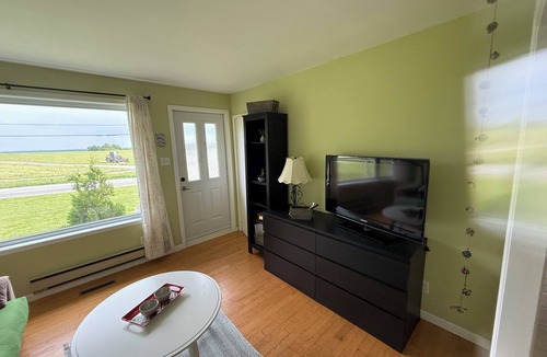 Saint-Laurent-de-l'ile d'Orleans Villa | House Ile D'Orleans Chez Joe
