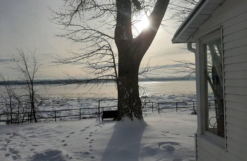 Saint-Laurent-de-l'ile d'Orleans House | Le temps d'une Îles- View of the river (305446)