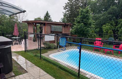 Saint-Pierre-de-Broughton Bed & Breakfast | 28 m² Bed and breakfast ∙ 3 guests