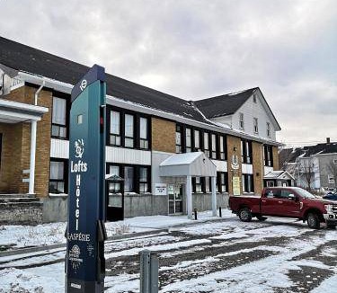 Sainte-Anne-des-Monts Hotel | 93 m² Hotel ∙ 2 bedrooms ∙ 4 guests