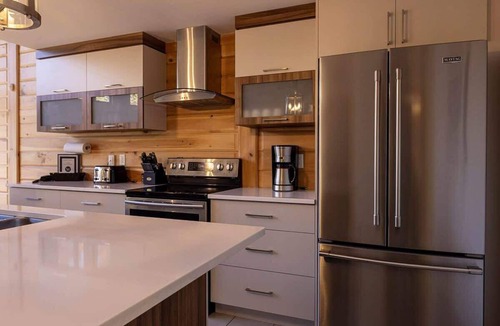 Sainte-Marguerite-du-Lac-Masson Ski Chalet | Edge of Lake Walfred - Spa - Mistral Club Walfred