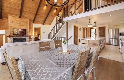 Sainte-Marguerite-du-Lac-Masson Ski Chalet | Edge of Lake Walfred - Spa - Mistral Club Walfred