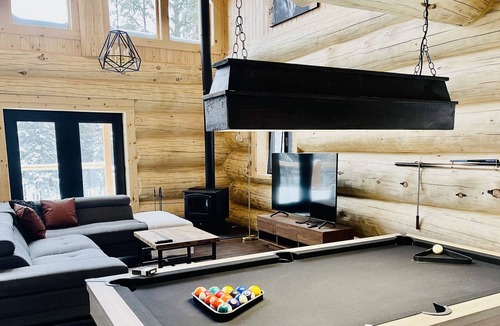 Sainte-Marguerite-du-Lac-Masson Ski Chalet | Fief on the river, luxury and relaxation. Access to the river and private spa