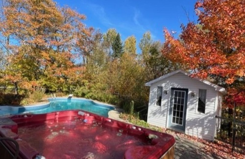 Sainte-Marguerite-du-Lac-Masson Villa | House villa on animal park-swimming pool and spa