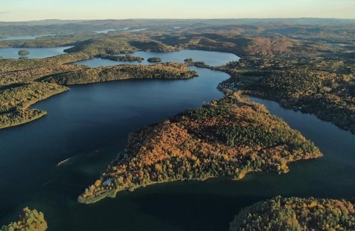 Sainte-Therese-de-la-Gatineau Ski Chalet | Beautiful Firefly Guest Chalet on Grand lac Rond with Access to Private Island !