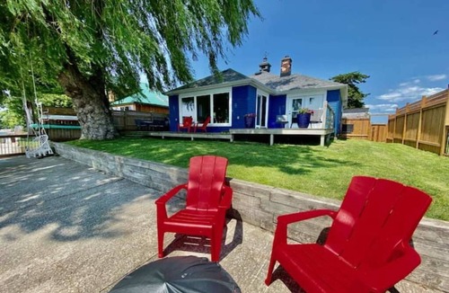 Hamilton Cottage | Cabana Lake House - welcome to our pet friendly paradise on the lake!