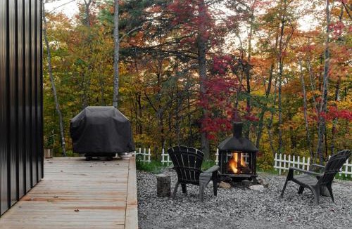 Saint-Aime-du-Lac-des-Iles Ski Chalet | Cabin N2 Le Signal Forest View and Jacuzzi