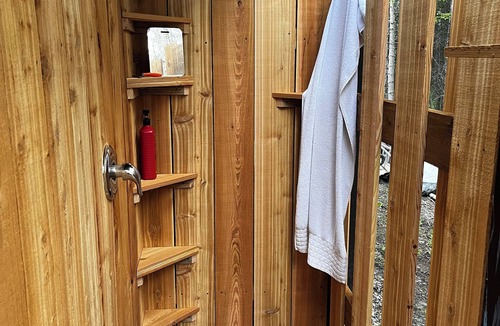 Bragg Creek Cabin | Cabin in the forest between Banff & Calgary