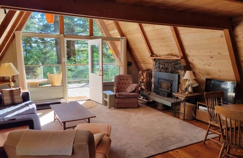 Bowen Island Apartment | Cabin In The Woods · Cabin In The Woods