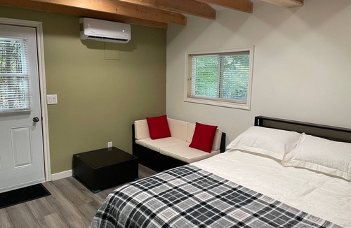 Inverness County Cabin | Cabin on Cabot Trail, with Queen Bed, Kitchen & Bathroom. 20 mins from Baddeck.