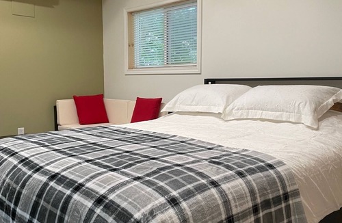 Inverness County Cabin | Cabin on Cabot Trail, with Queen Bed, Kitchen & Bathroom. 20 mins from Baddeck.