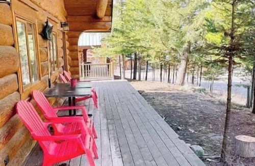 Lac Le Jeune Cabin | Cabin(s) available for family(s) next to other