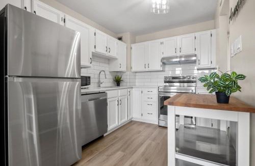 Connaught Apartment | Calgary Beltline - a stylish condo stay!