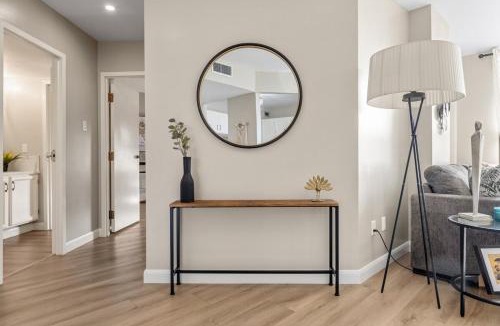 Connaught Apartment | Calgary Beltline - a stylish condo stay!